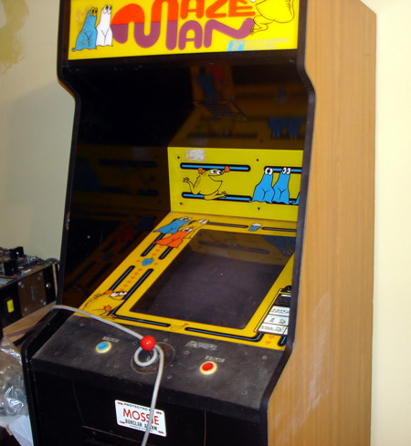 Maze Man Upright Arcade Game