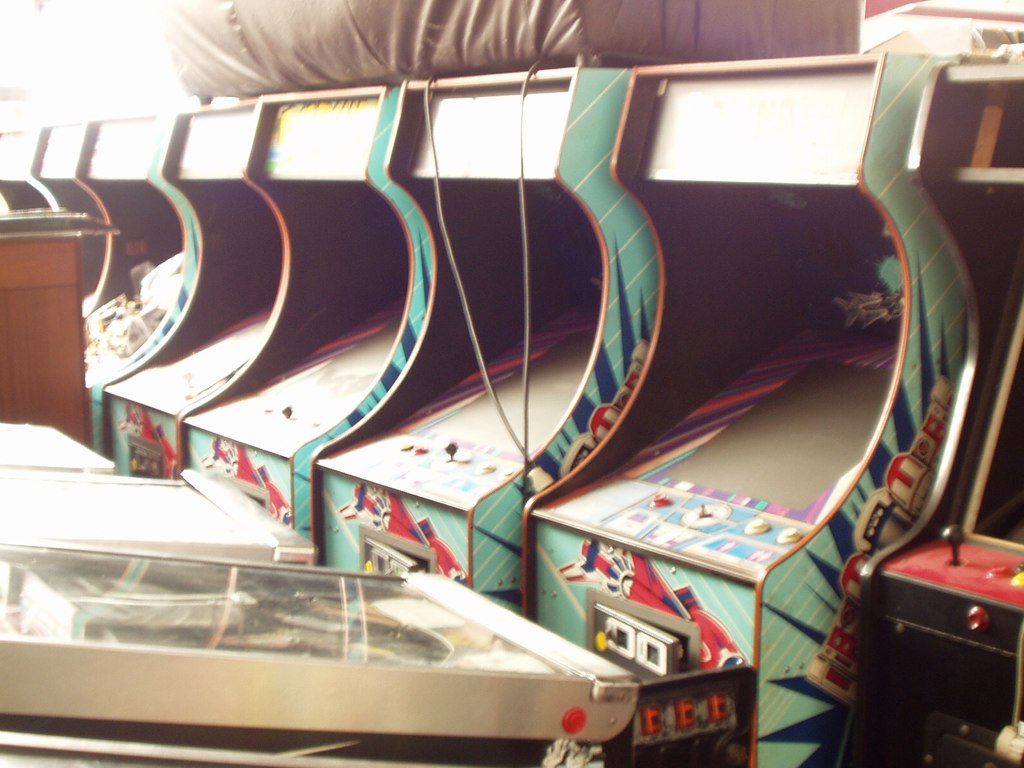 Awesome looking Taito arcade cabinets - Photo 1